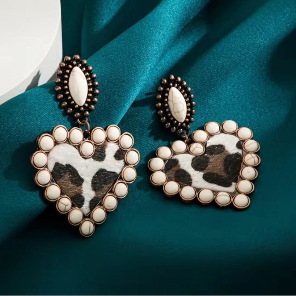 ๐๐๐3 for 12$๐๐๐Heartshaped Leopard Print Earrings - Picture 7 of 7